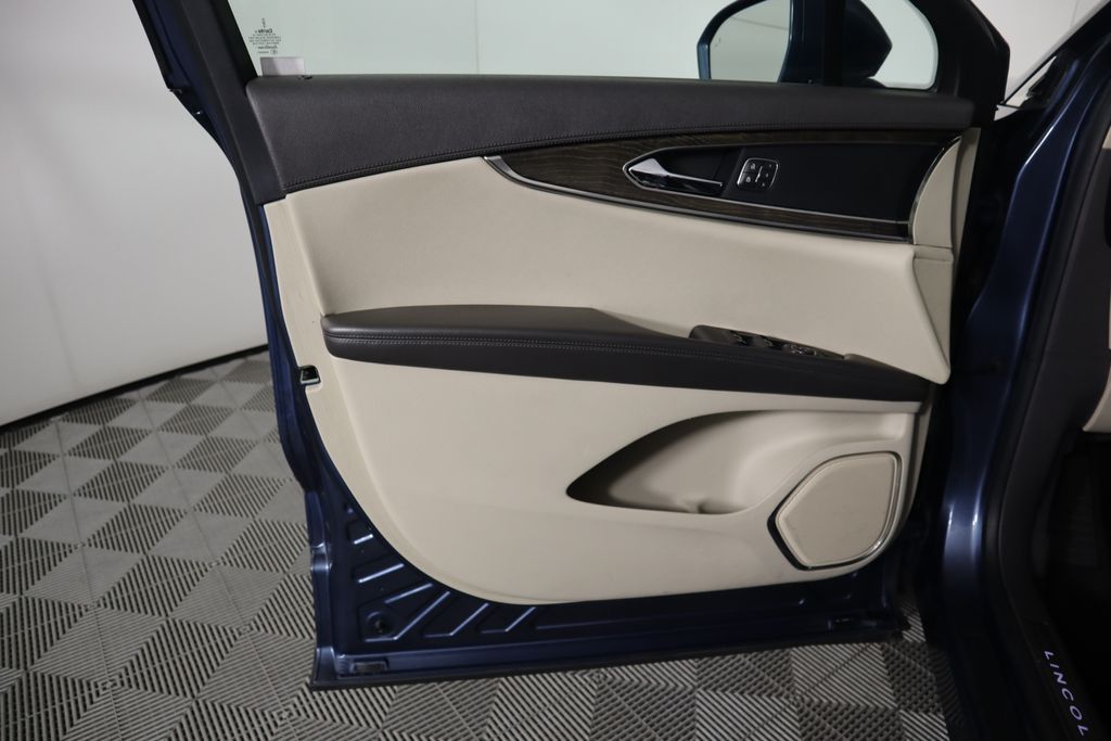 2019 Lincoln Nautilus Select 25