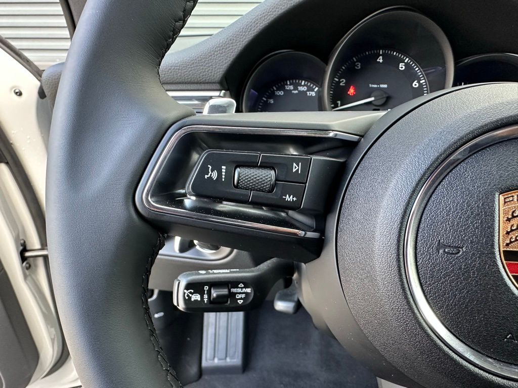 2025 Porsche Macan  19
