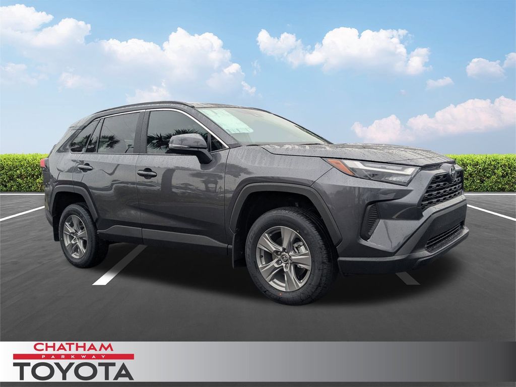 2025 Toyota RAV4 XLE's photo