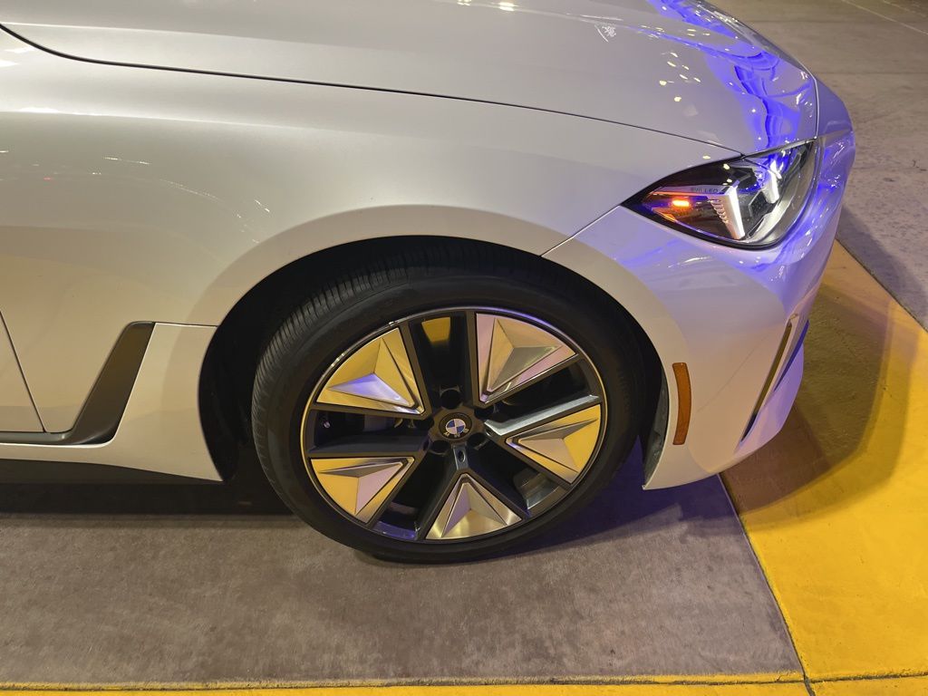 Thumbnail: 2025 BMW i4 - 9