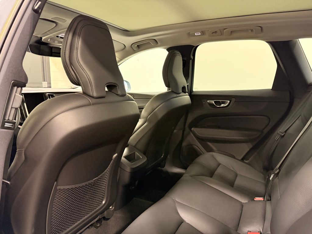 Thumbnail: 2023 Volvo XC60 - 20