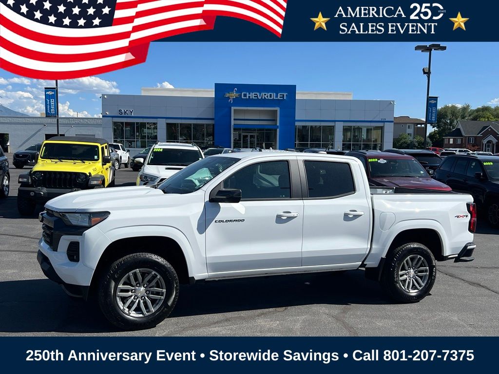 Summit White 2024 Chevrolet Colorado Pickup Truck Four-Wheel Drive 8-Speed Automatic