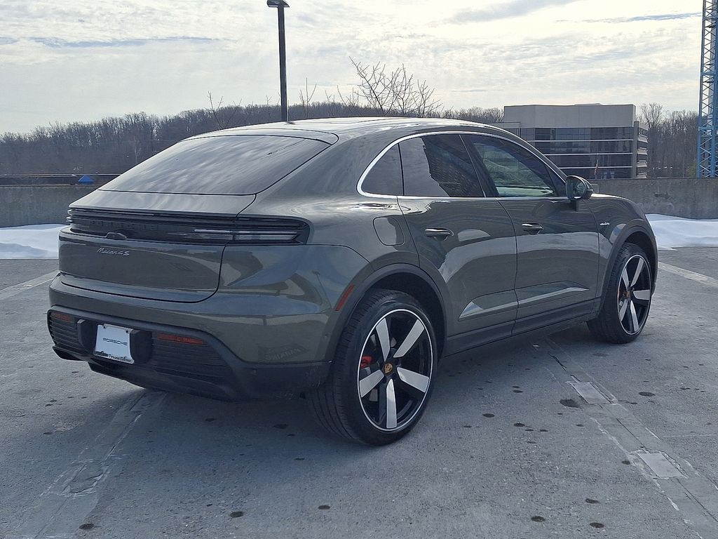 Thumbnail: 2026 Porsche Macan - 8