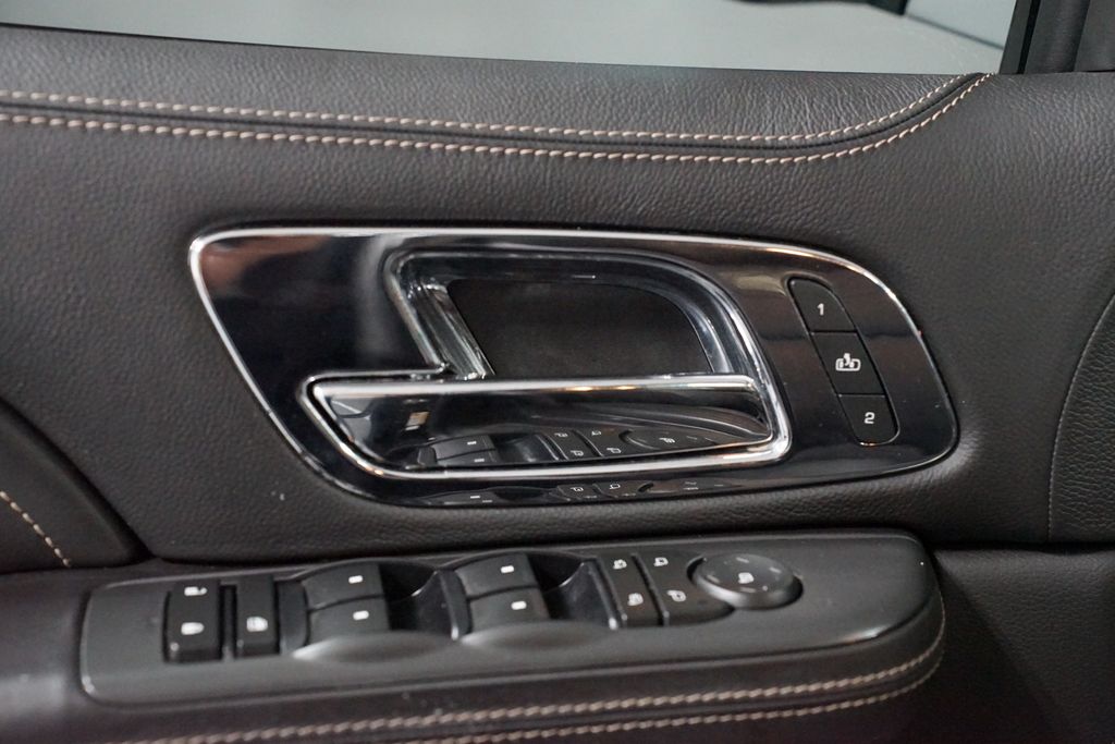 Thumbnail: 2013 Cadillac Escalade - 32