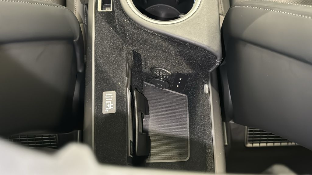 Thumbnail: 2025 Porsche Taycan - 32