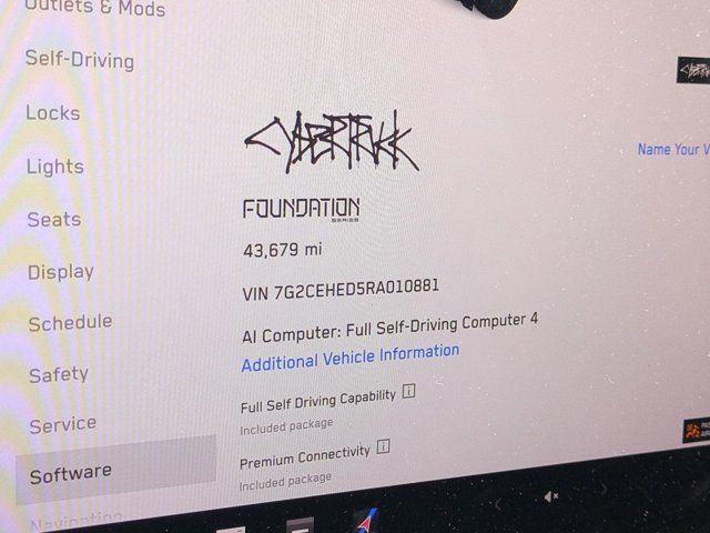 Used 2024  Tesla Base image 24