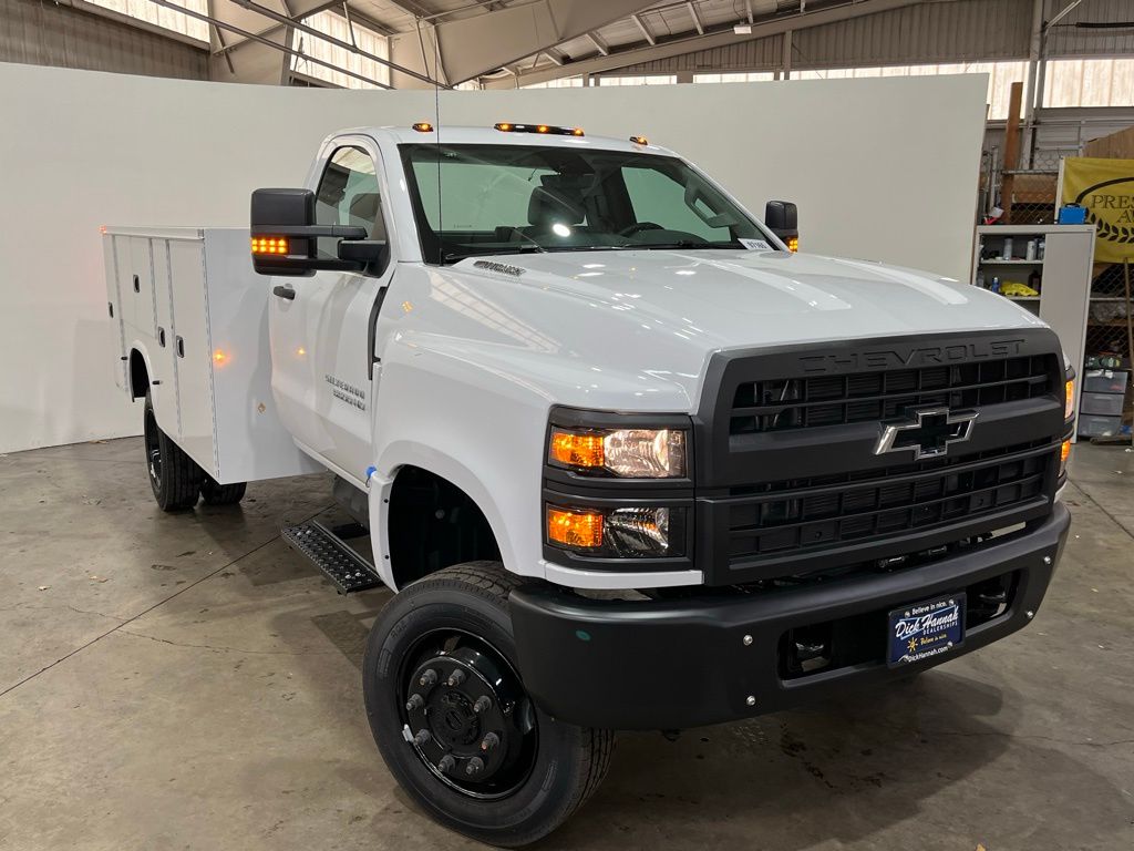 2025 Chevrolet Silverado 5500HD 