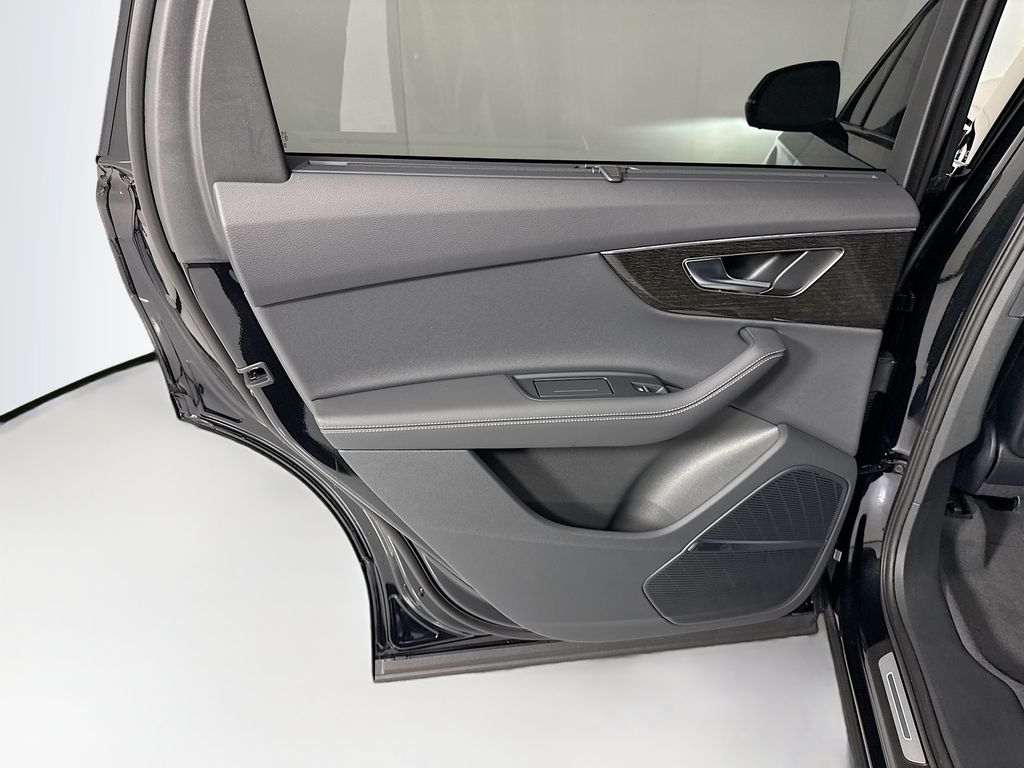 Thumbnail: 2026 Audi Q7 - 28