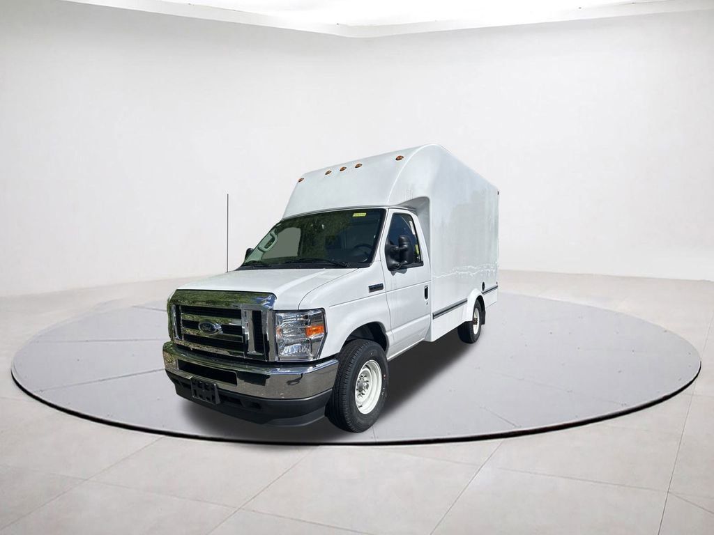 2025 Ford E-Series Chassis E-350 SD Cutaway SB DRW RWD