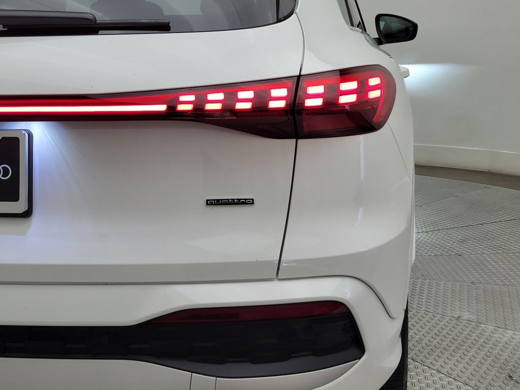 Thumbnail: 2025 Audi Q5 - 8