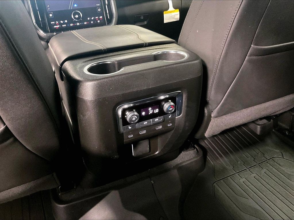 2025 GMC Yukon XL — photo 29