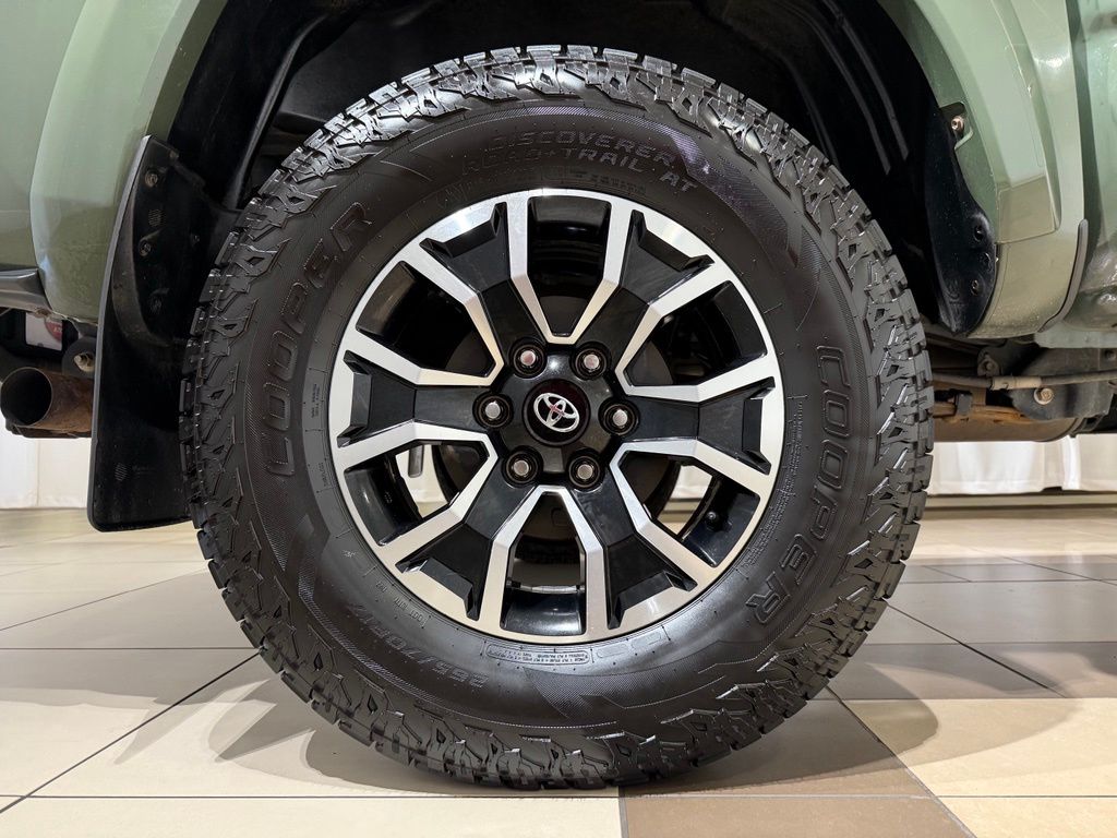 Thumbnail: 2021 Toyota Tacoma - 9