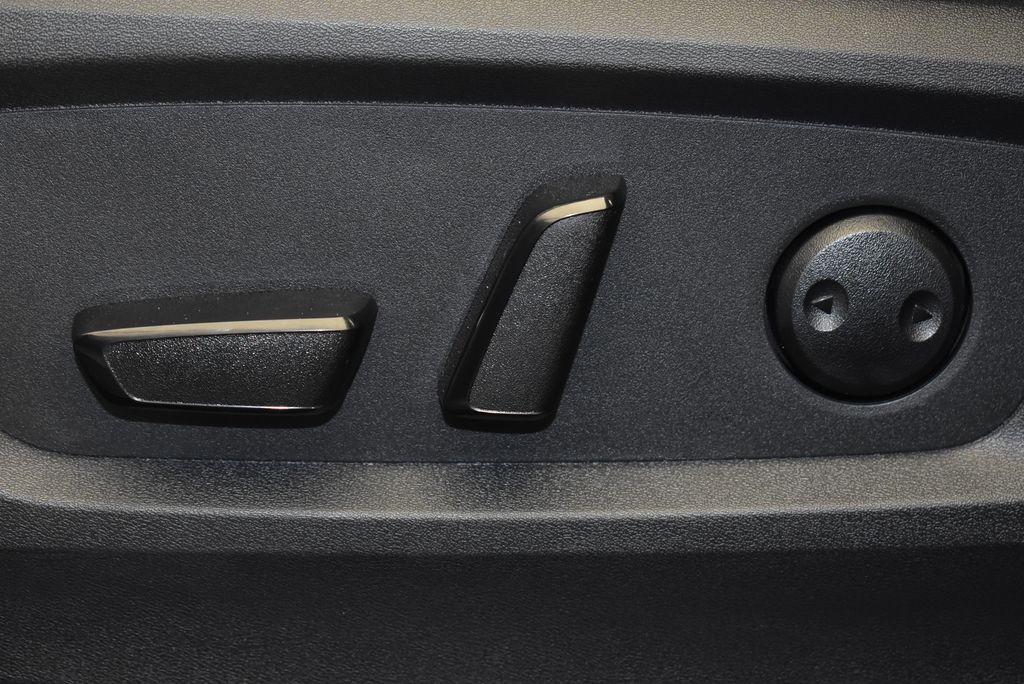 2025 Nissan Pathfinder Platinum 16