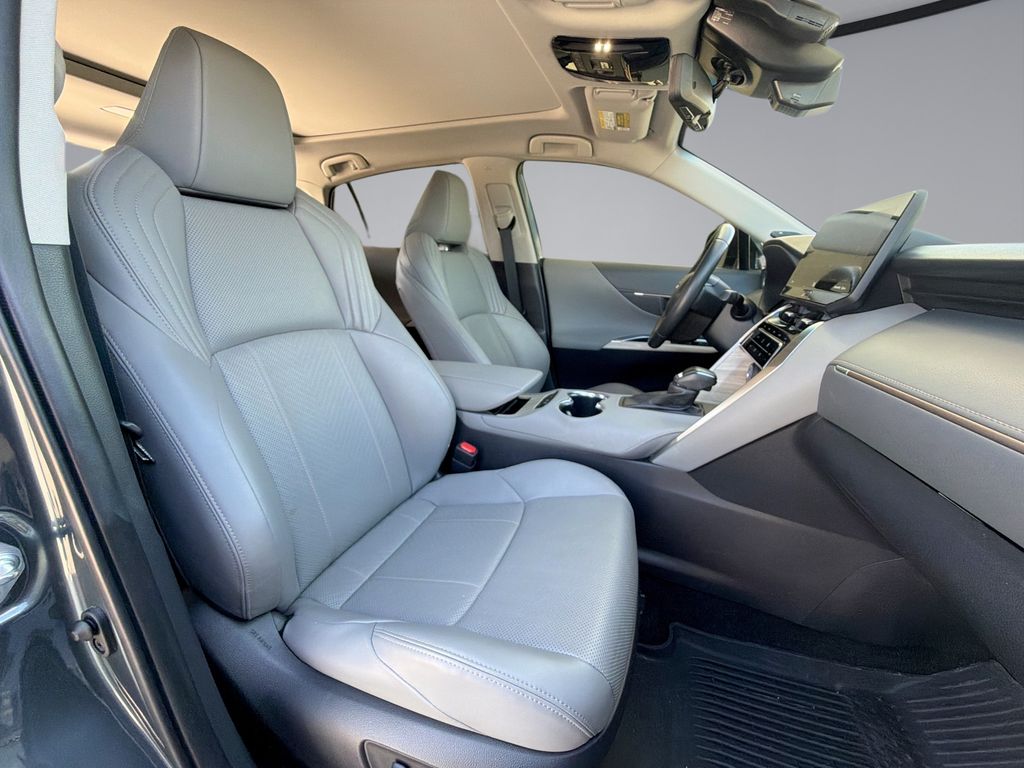 Thumbnail: 2021 Toyota Venza - 16