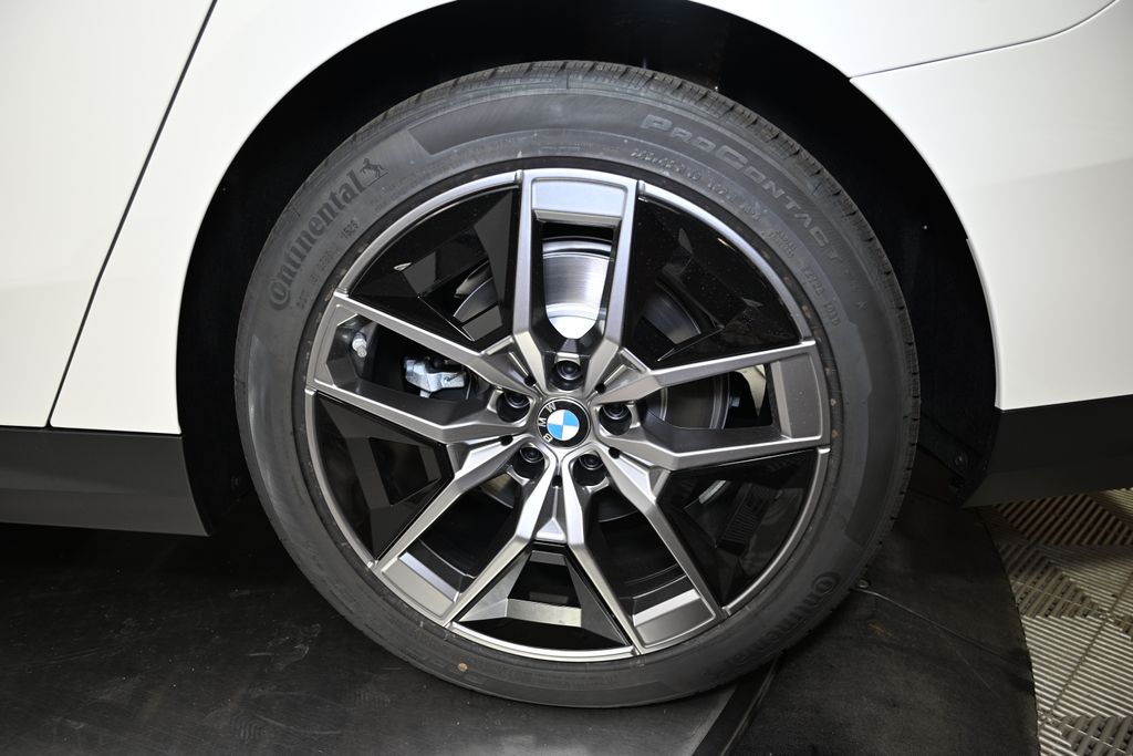 Thumbnail: 2026 BMW 5 Series - 13