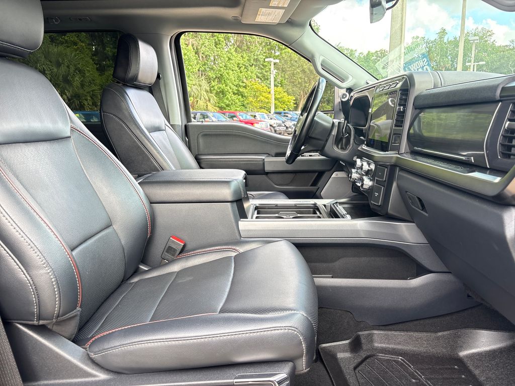 Used 2024  Ford Lariat image 30