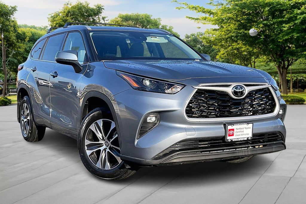 2022 Toyota Highlander XLE AWD
