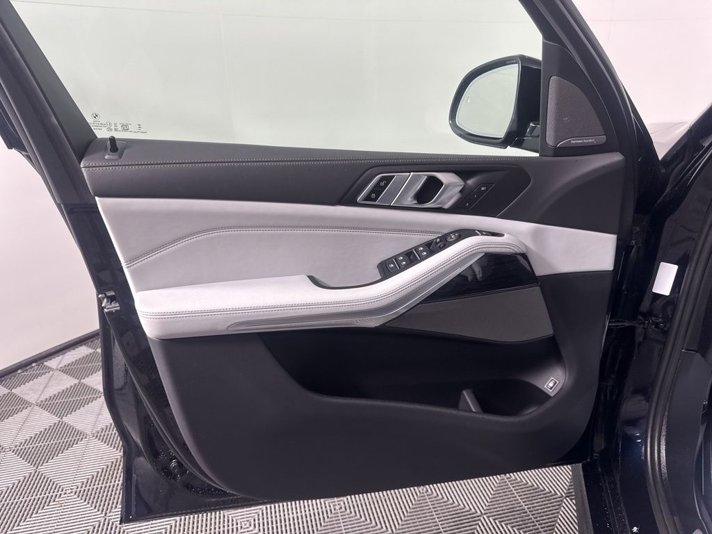 Thumbnail: 2025 BMW X5 - 14