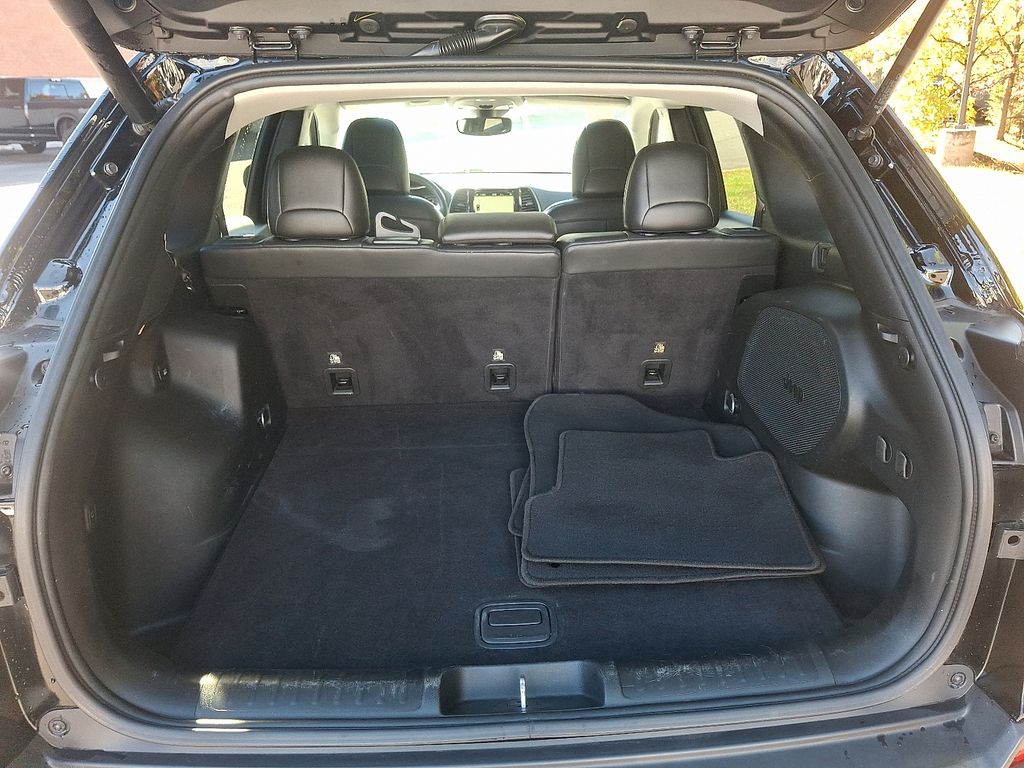 Thumbnail: 2019 Jeep Cherokee - 28