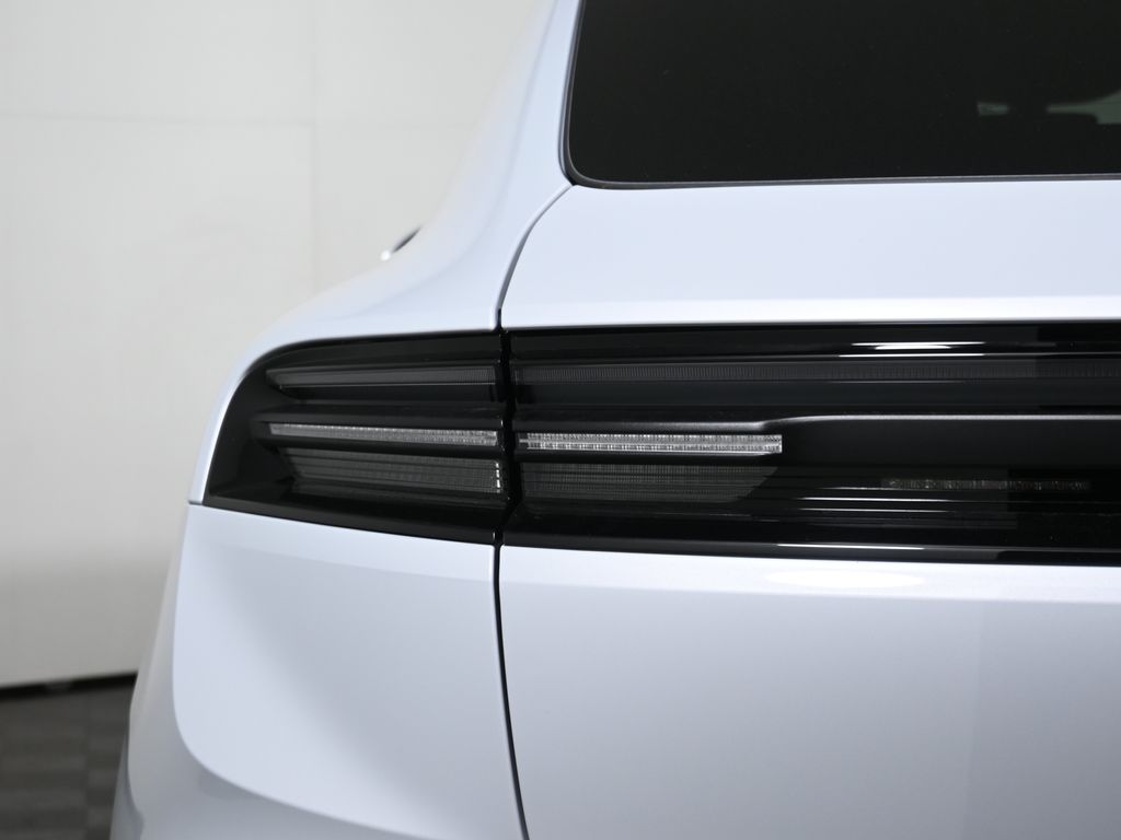 Thumbnail: 2025 Porsche Macan - 27