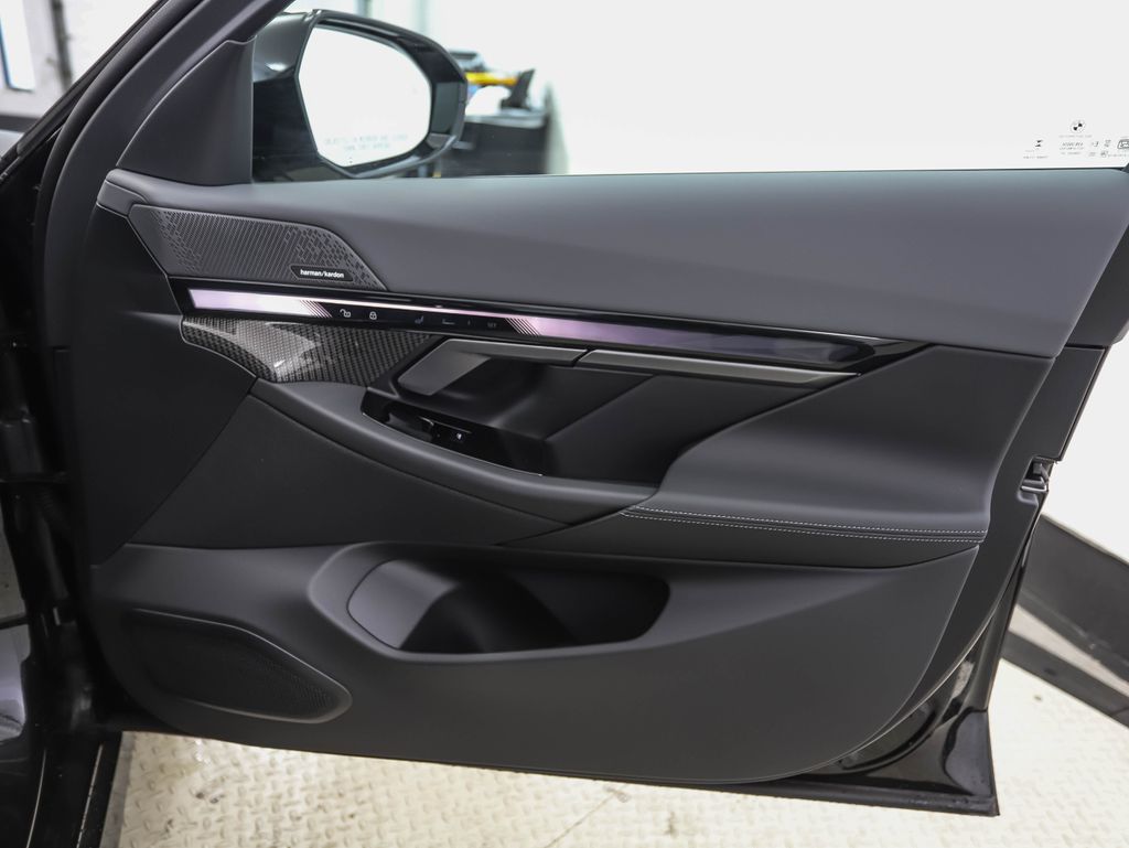 Thumbnail: 2026 BMW 5 Series - 29