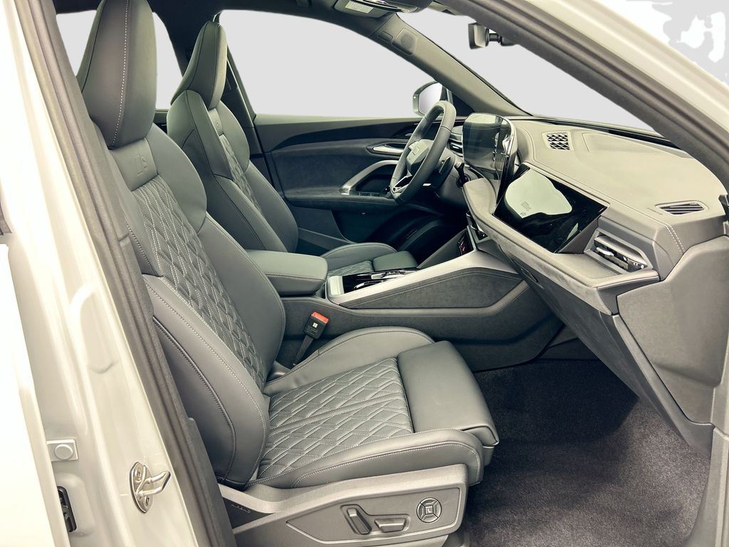 Thumbnail: 2025 Audi SQ5 - 19