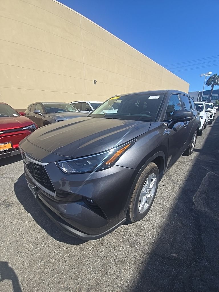 Magnetic Gray Metallic 2025 Toyota Highlander LE FWD SUV / Crossover Front-Wheel Drive 8-Speed Automatic