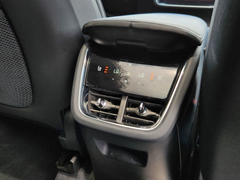 2025 Volvo EX90 Ultra - Photo 24