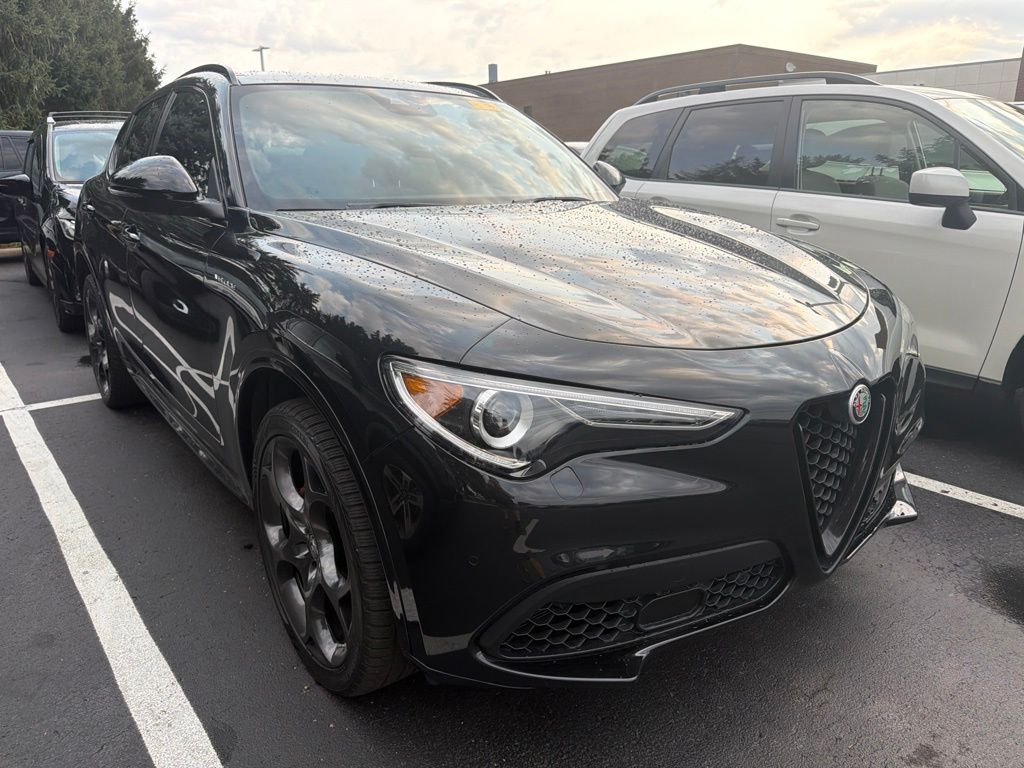 Thumbnail: 2022 Alfa Romeo Stelvio - 4
