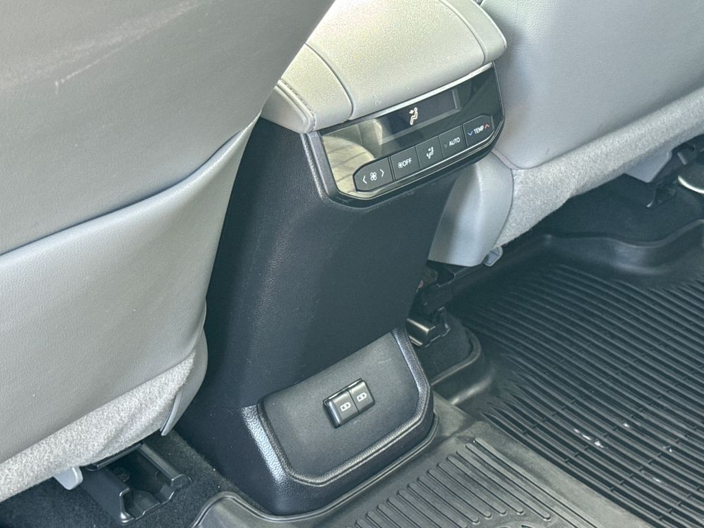 2022 Toyota Highlander XLE photo 38