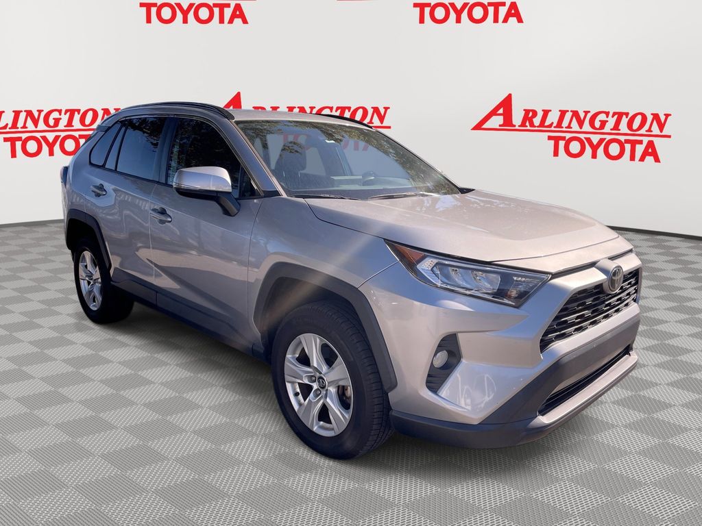 2021 Toyota RAV4 XLE's photo