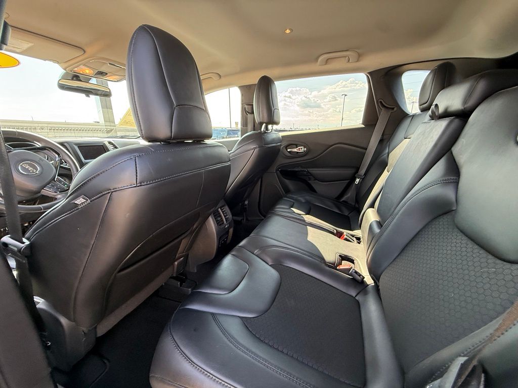 Thumbnail: 2020 Jeep Cherokee - 9