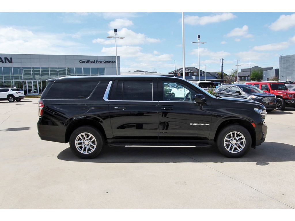 2024 Chevrolet Suburban LT - 6