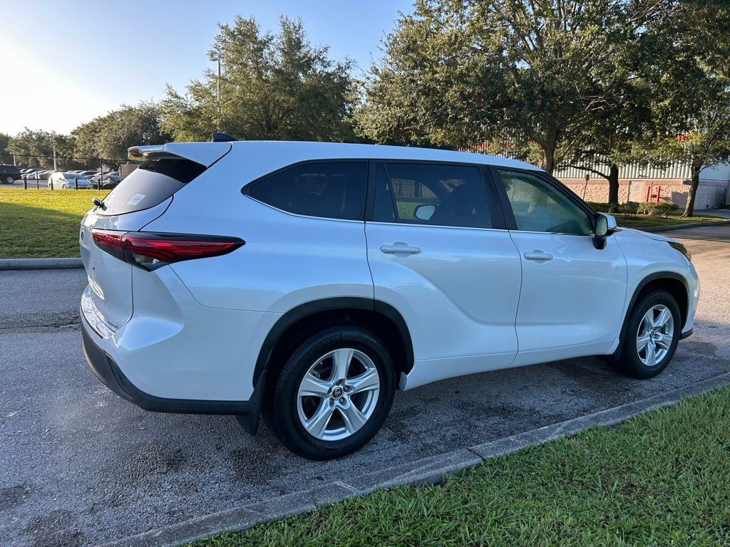 Thumbnail: 2023 Toyota Highlander - 5