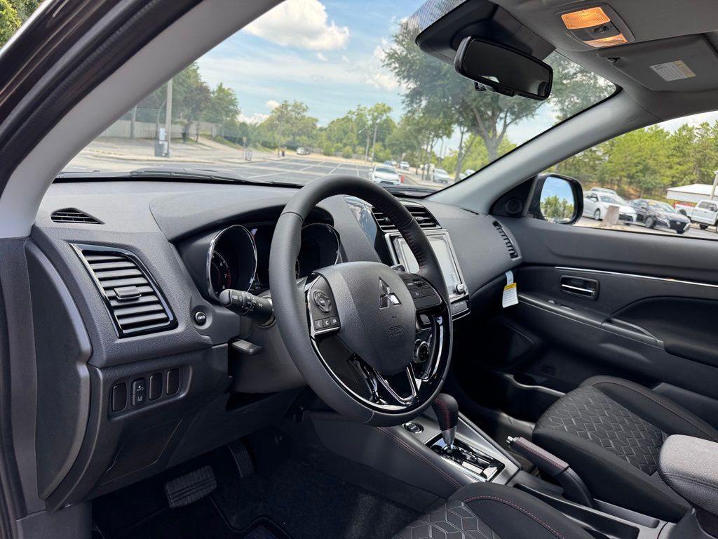 2025 Mitsubishi Outlander Sport LE photo 24