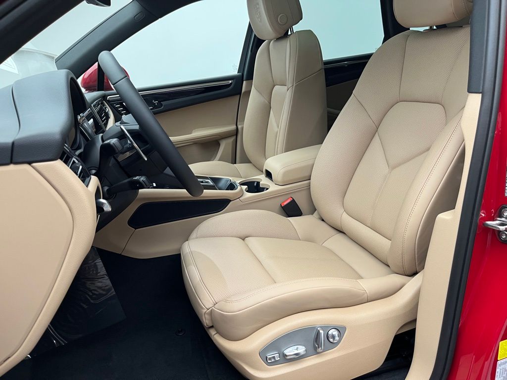 Thumbnail: 2025 Porsche Macan - 5
