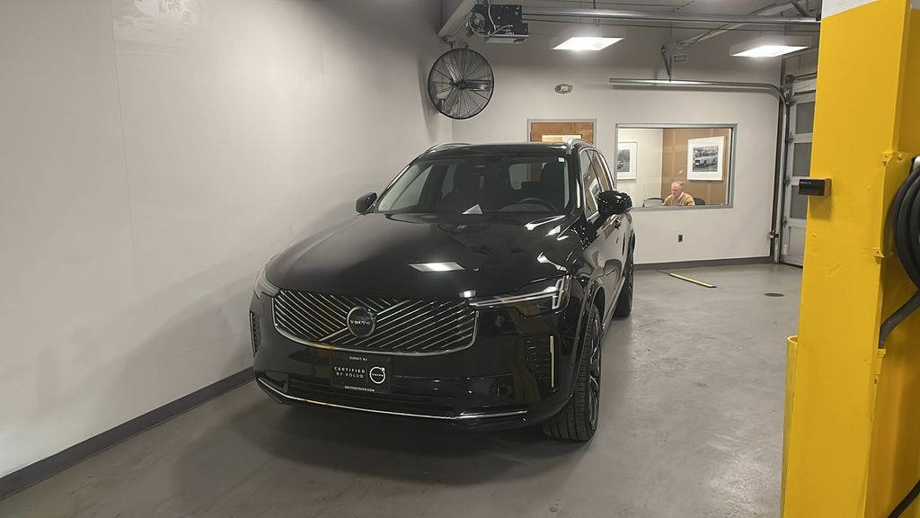 2025 Volvo XC90 B6 Plus Bright Theme 7-Passenger AWD