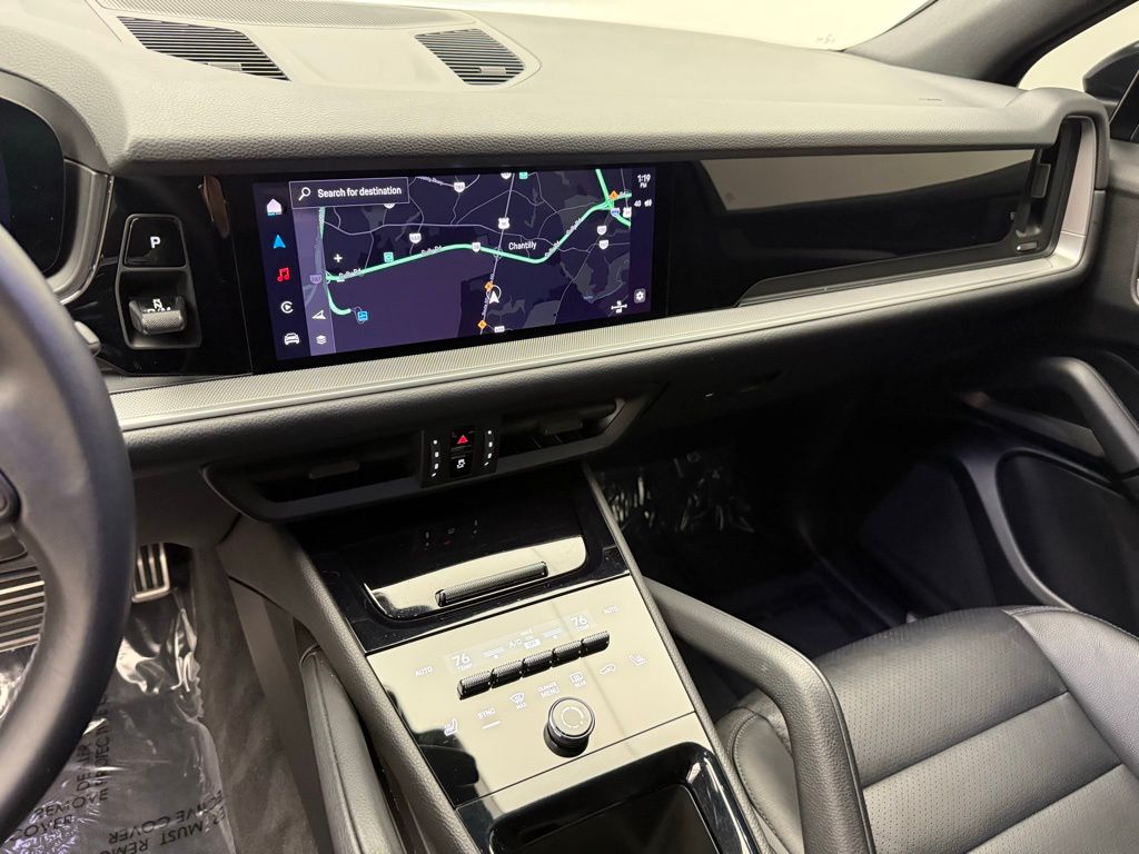 Thumbnail: 2024 Porsche Cayenne - 16