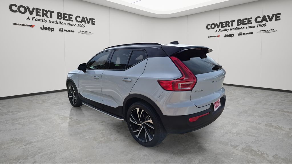 Used Car 2022 Volvo Xc40  R-design For Sale Under $25,000 In Austin, Texas