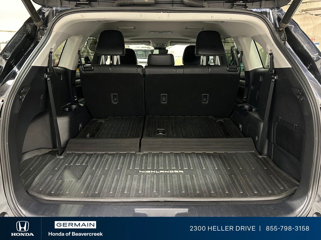Used 2020 Black Toyota XLE image 31