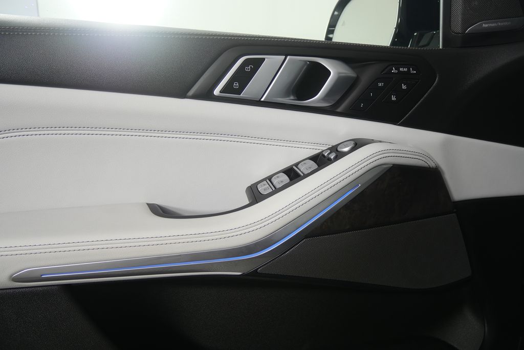 Thumbnail: 2024 BMW X7 - 8