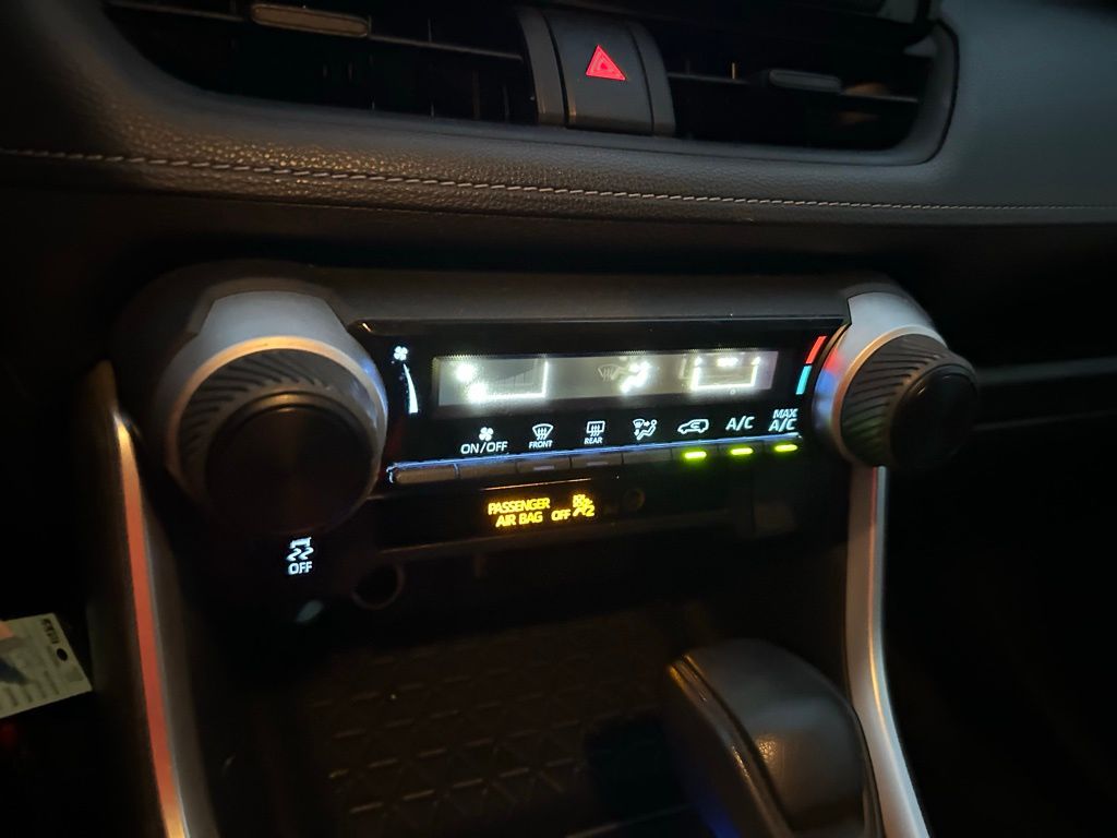 Thumbnail: 2019 Toyota RAV4 - 25