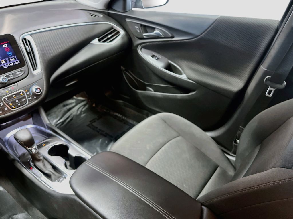 Used 2024 Radiant Red Tintcoat Chevrolet LT image 22