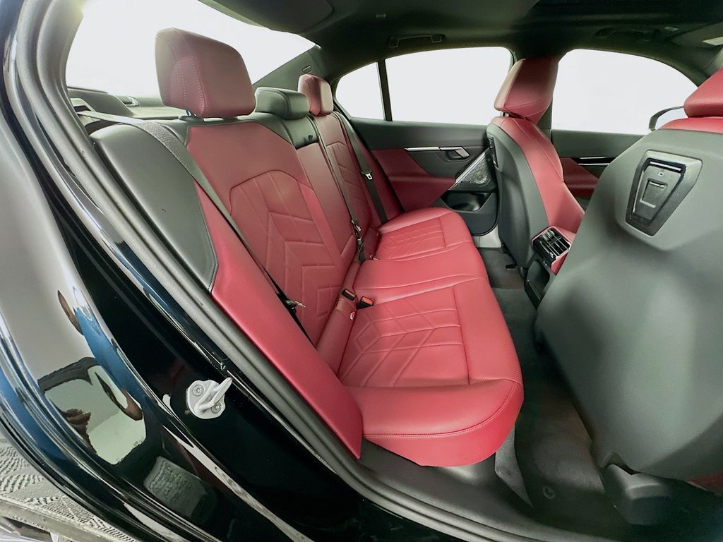 Thumbnail: 2025 BMW 5 Series - 28