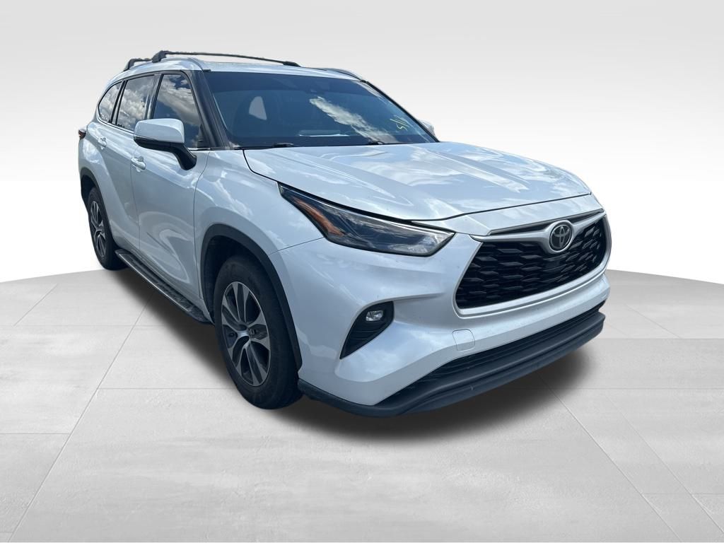 2022 Toyota Highlander XLE FWD SUV