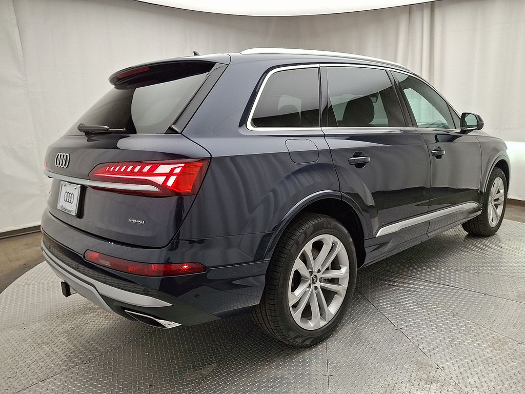 2025 Audi Q7  3