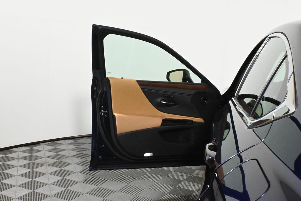 Thumbnail: 2022 Lexus ES - 30