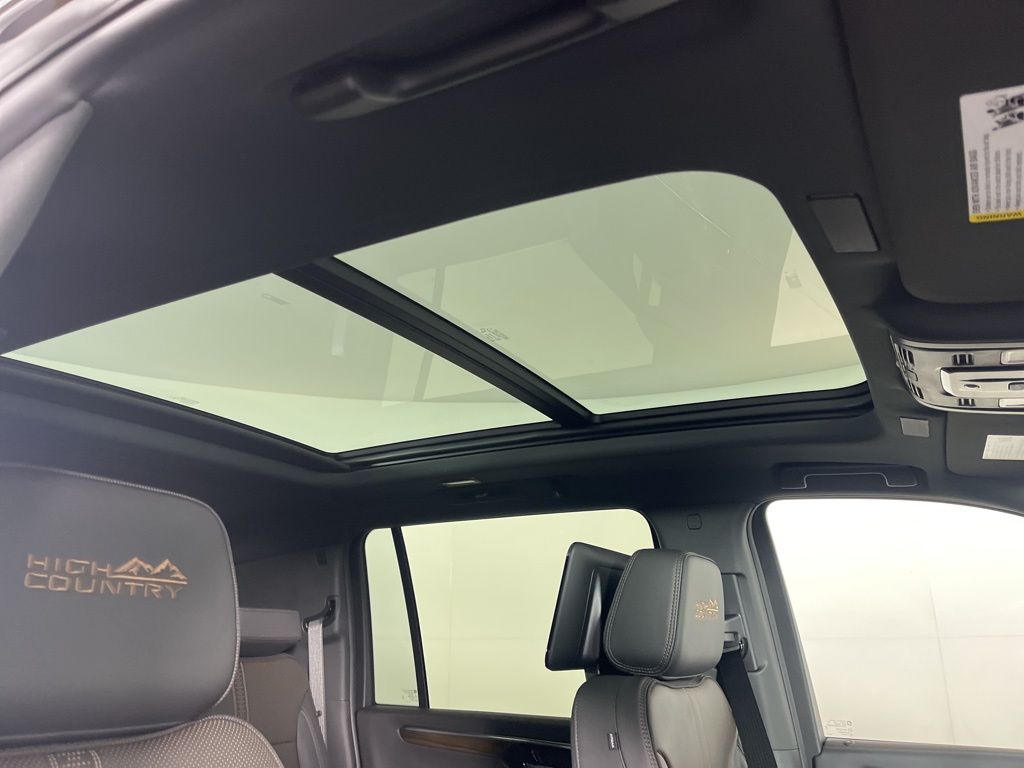 Thumbnail: 2026 Chevrolet Suburban - 10