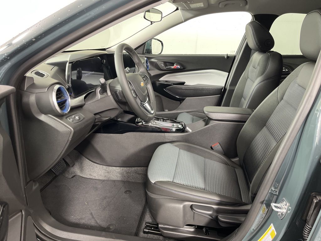 Thumbnail: 2025 Chevrolet Trax - 21