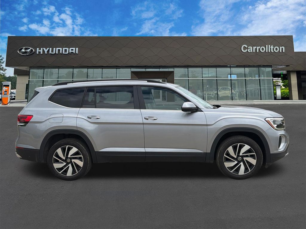 2025 Volkswagen Atlas SE w/Tech - Photo 4